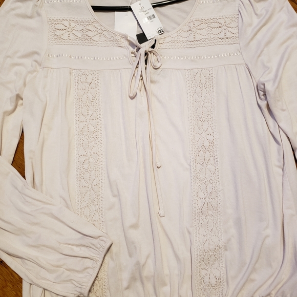 Cable & Gauge ladies Top - Picture 8 of 8